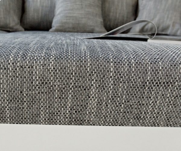 Rohová pohovka Clovis bílá světle šedá podnožka s područkou lenoška levá modulární - Image 6