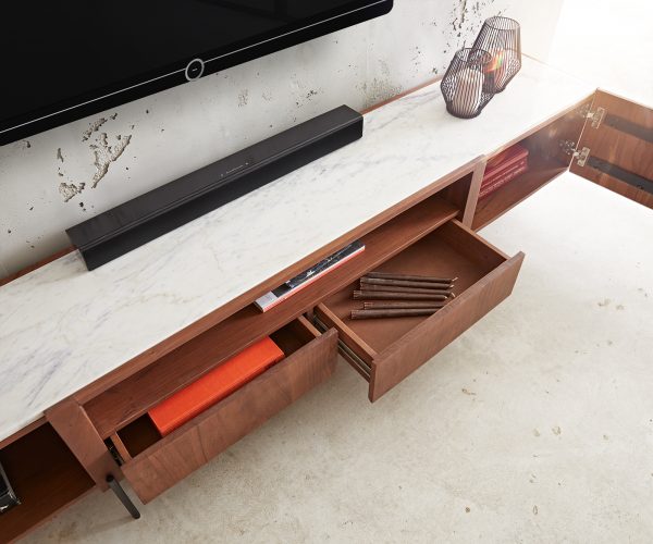 TV stolek Secara 220 cm akácie hnědá 2 dvířka 2 zásuvky mramorová podnož černá - Image 5