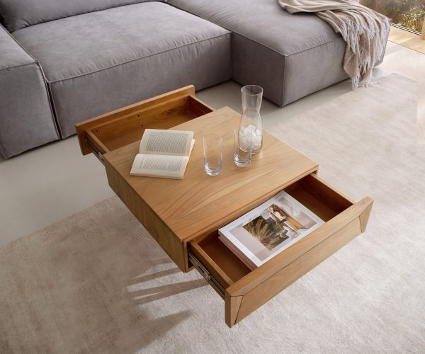 Konferenční stolek Kayu 60x60x20 cm přírodní akácie 2 zásuvky podnož ve tvaru "V" nerezová ocel - Image 4