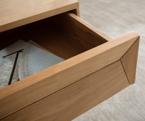 Konferenční stolek Kayu 60x60x20 cm přírodní akácie 2 zásuvky podnož ve tvaru "V" nerezová ocel - Image 5
