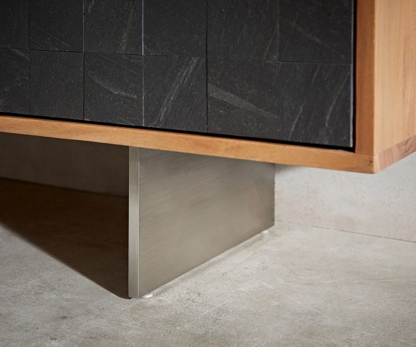 Vitrína Teele 60x180 cm přírodní akácie 1 dvířka 2 zásuvky podnož - Image 6
