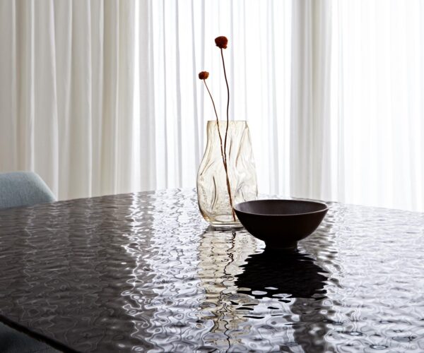 Jídelní stůl Edge oválný 240x120 kouřové černé reliéfní sklo 3D design Infinity kovová černá - Image 6