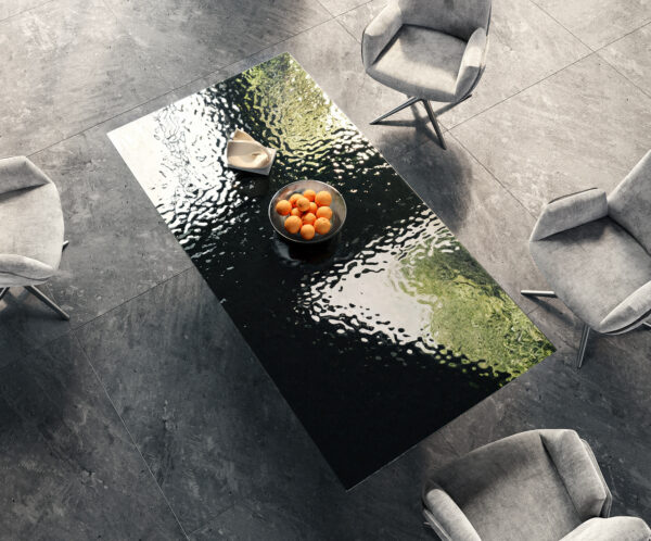 Jídelní stůl Edge 200x100 reliéfní sklo kouřové černé 3D design nerezová ocel zkosená - Image 5