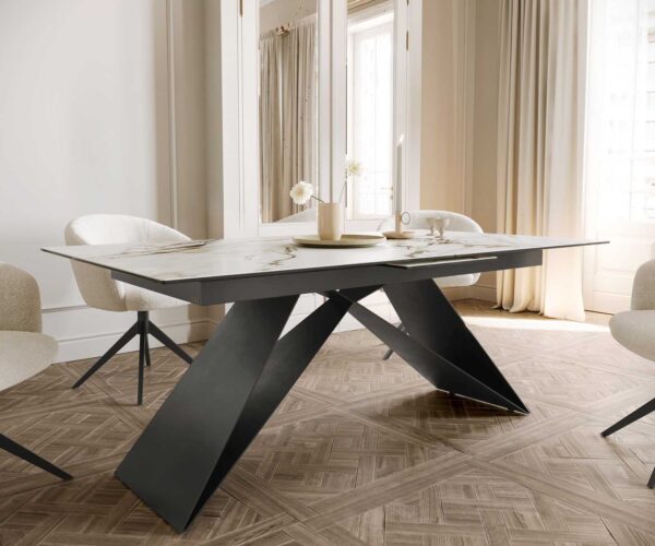 Jídelní stůl Edge 180-220x100 keramika Calacatta Luxe bílo-zlatošedá podnož ve tvaru "V" plochá ocel černá rozkládací - Image 7