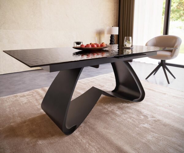 Jídelní stůl Edge 180-220x100 reliéfní sklo kouřové černé 3D design podnož ve tvaru "W" černá rozkládací - Image 5