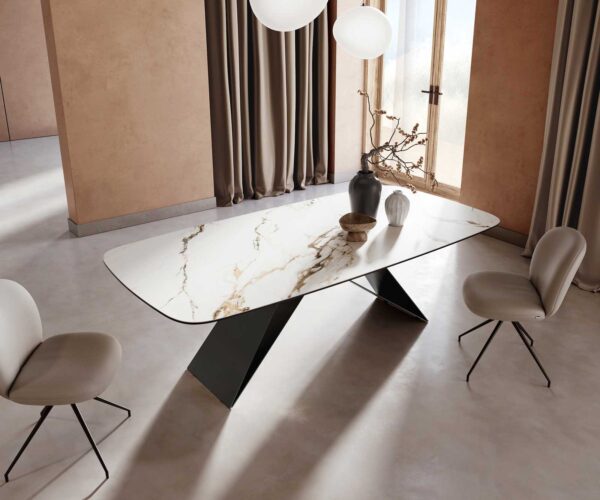 Jídelní stůl Edge oválný 240x120 keramika Calacatta Luxe bílo-zlatošedá podnož ve tvaru "V" plochá ocel černá - Image 5