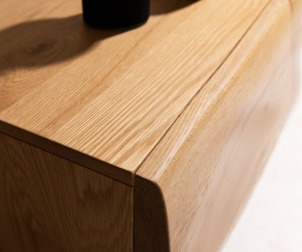 Příborník New Live-Edge 145 cm přírodní dub 3 dvířka skleněná podnož - Image 8